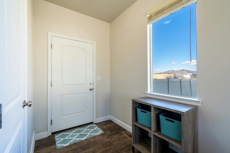 How to Keep Your Entryway Clean and Simple: Easy Tips That Work